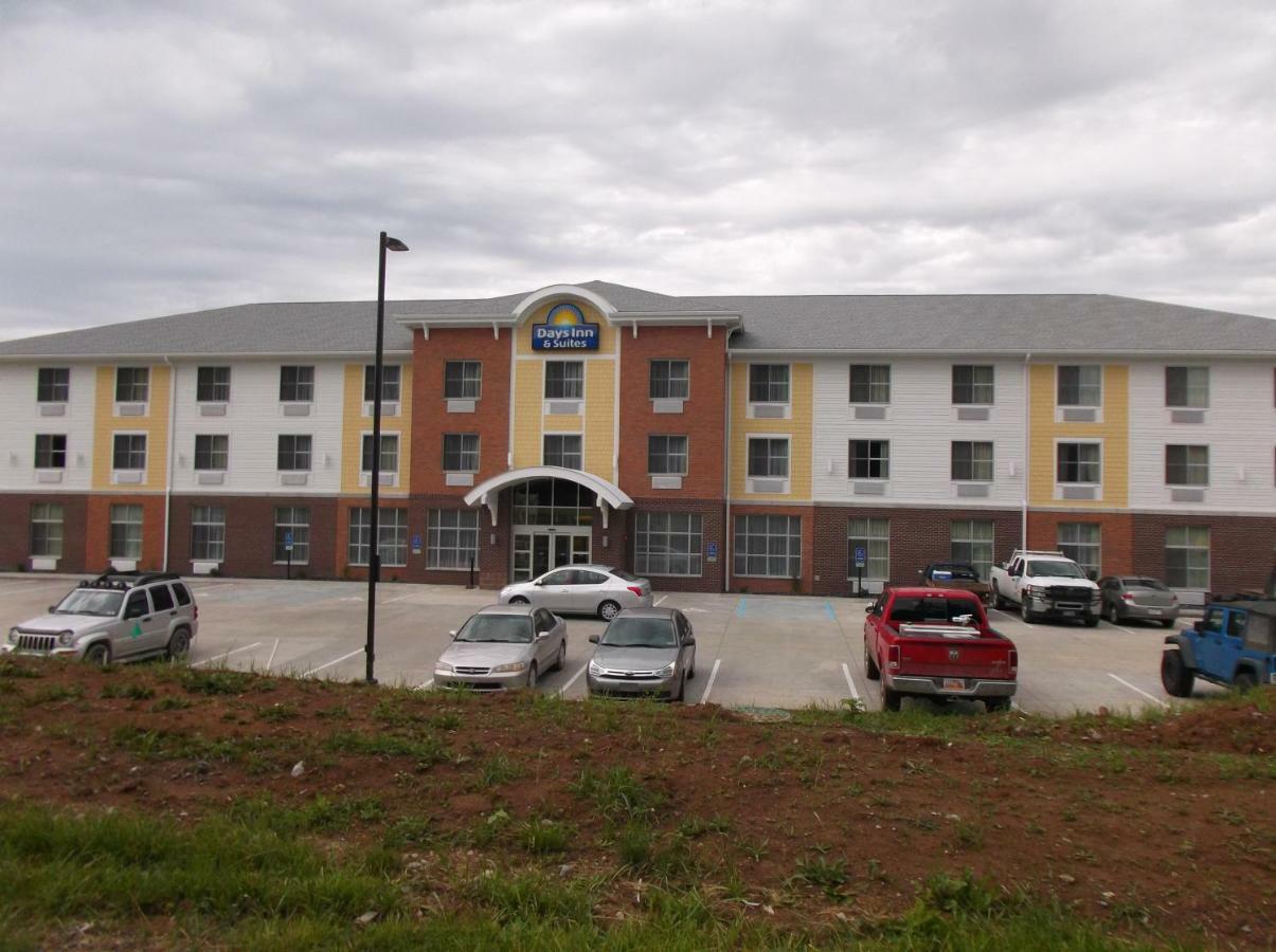 Days Inn & Suites By Wyndham Belmont Εξωτερικό φωτογραφία