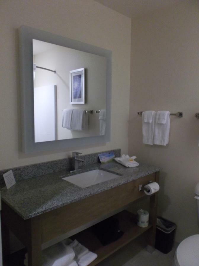 Days Inn & Suites By Wyndham Belmont Εξωτερικό φωτογραφία